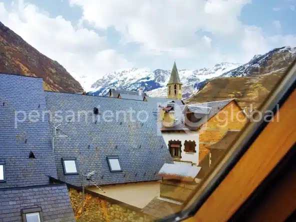 Vista de las montañas nevadas desde el último piso.