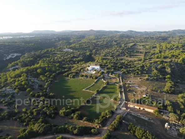 Vista aerea edificacion y terreno