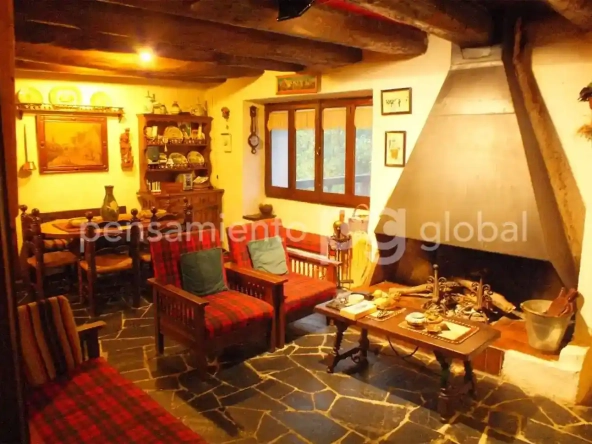 Salón de estar y chimenea