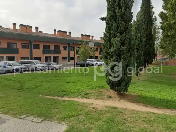 Otra vista de la zona mostrando más del entorno.