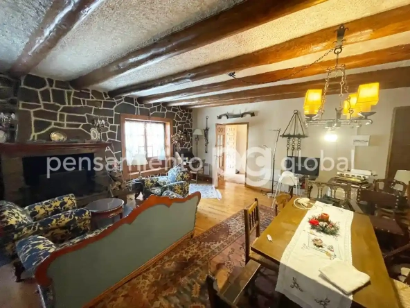 Chalet adosado en venta en calle Carrèr dera Mercè, 9. Salardú salon