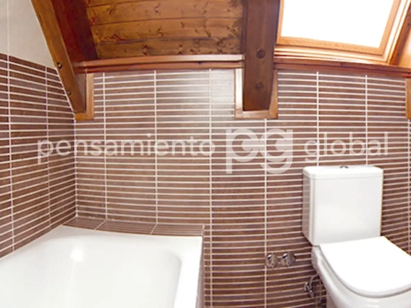 El baño compartido en el segundo piso.