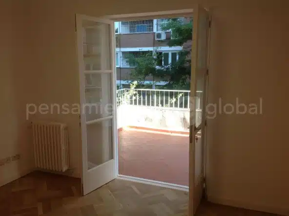 Piso en Boix y Morer - salida a terraza desde dormitorio