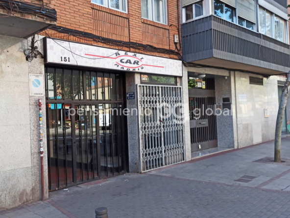 Local O Nave En Grl Ricardos Escaparate En Fachada